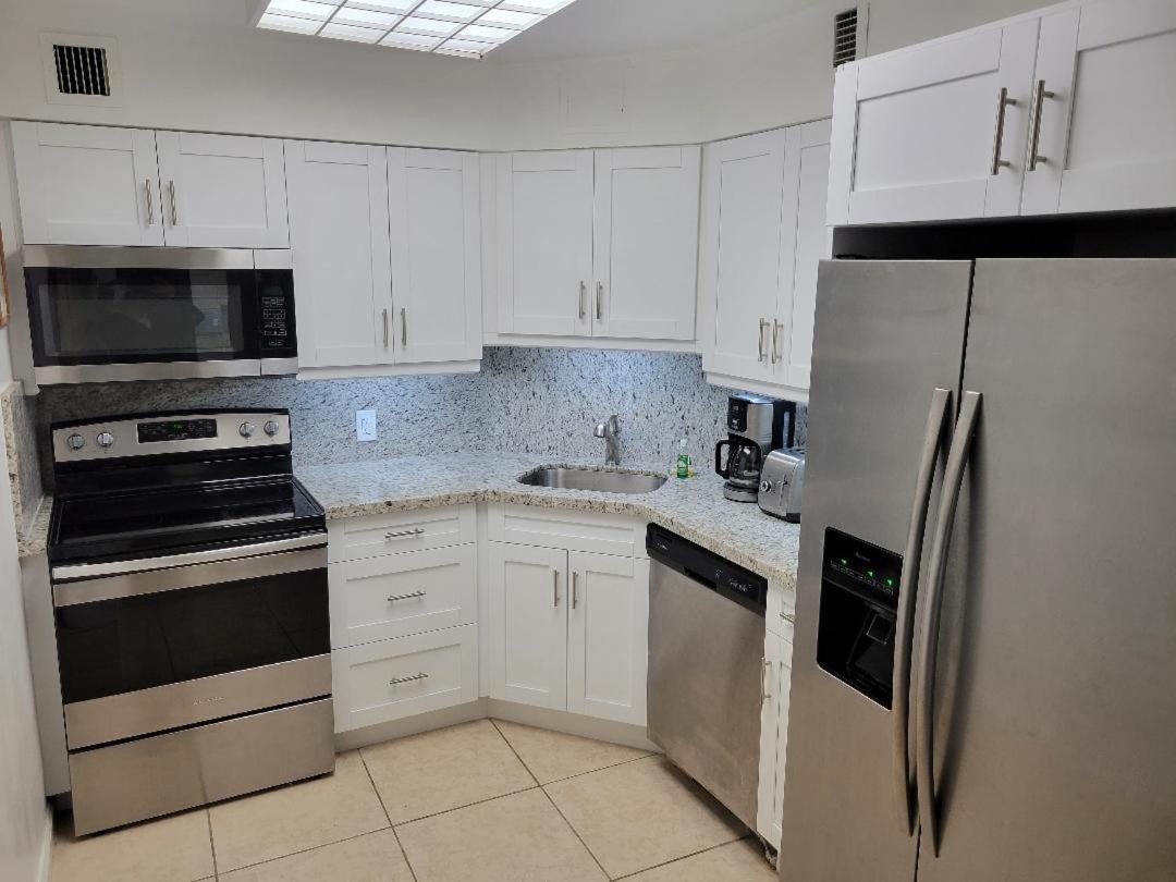 2 Bedroom 2 Bath Beachfront Condo On Miami Beach Millionaire Row Esterno foto