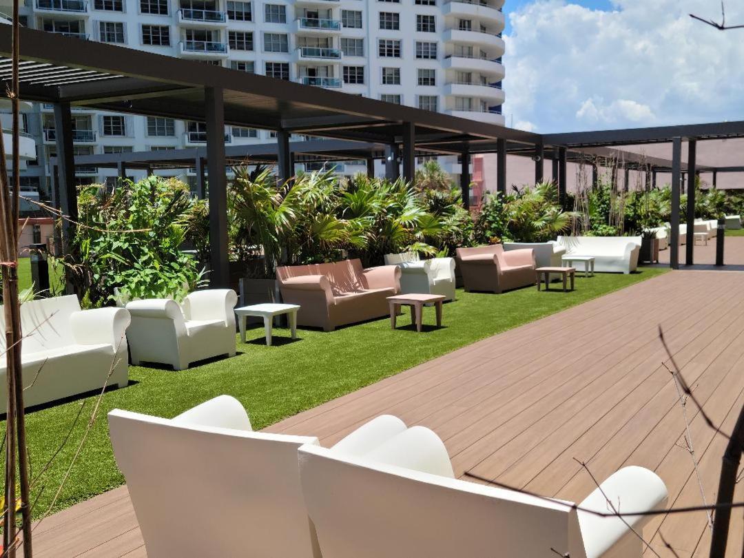 2 Bedroom 2 Bath Beachfront Condo On Miami Beach Millionaire Row Esterno foto
