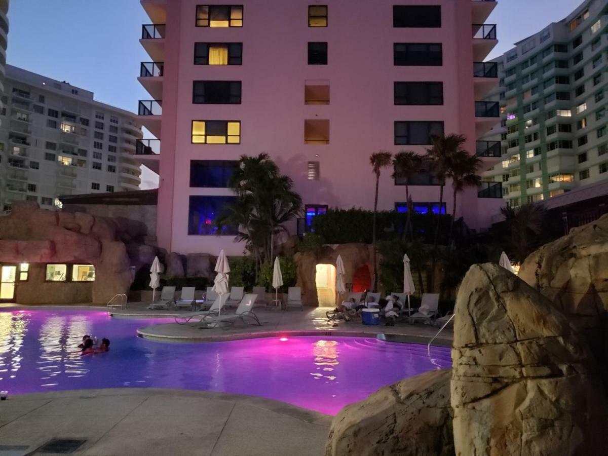 2 Bedroom 2 Bath Beachfront Condo On Miami Beach Millionaire Row Esterno foto
